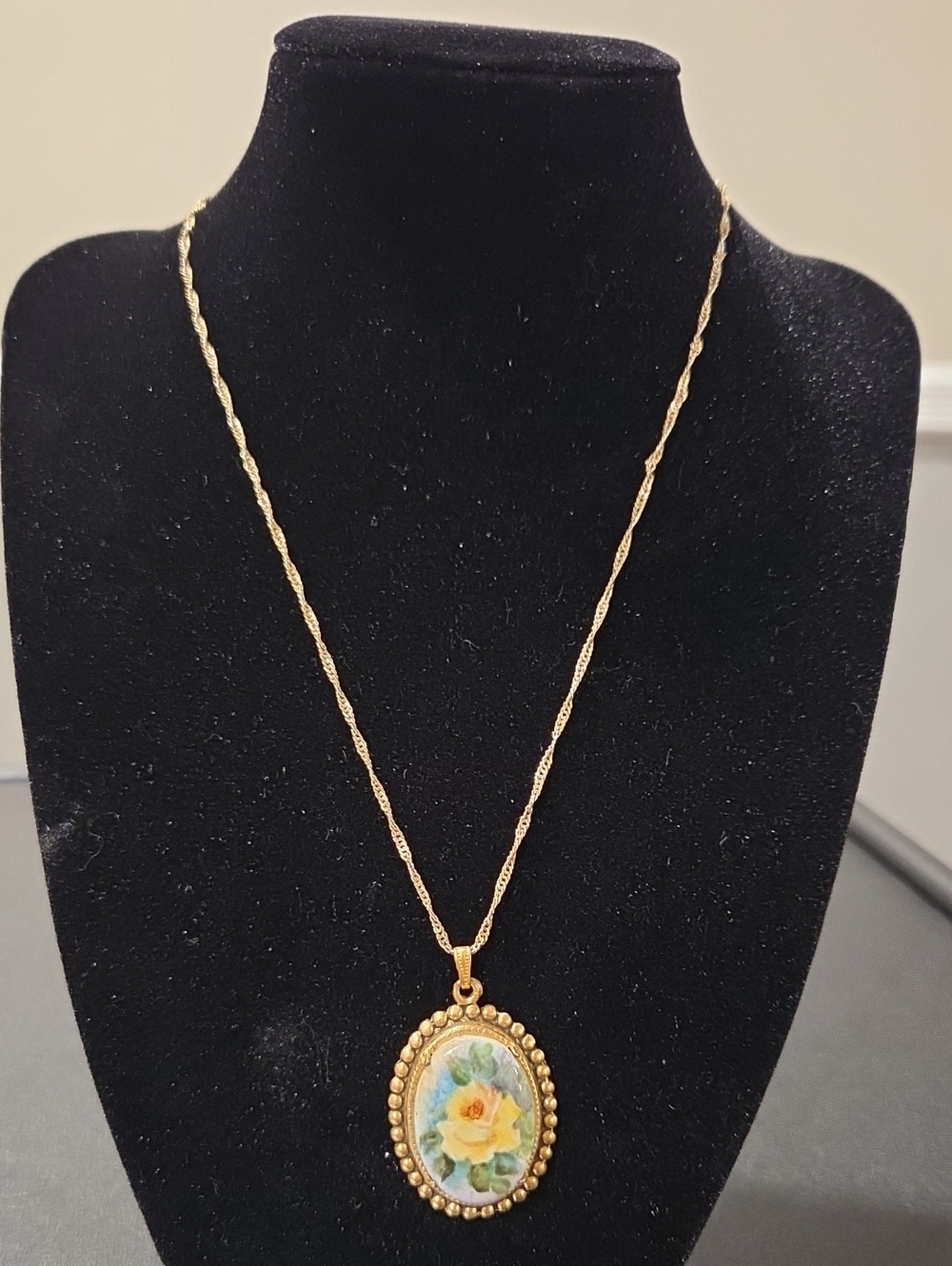 Gold-Tone Floral Pendant Necklace(18") - Yellow Rose